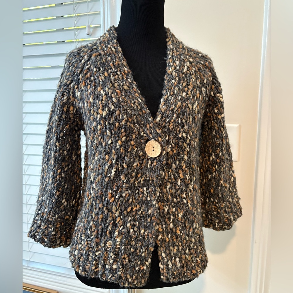 Chunky Knit Sweater with one button closure  -  Gray, cream and caramel.